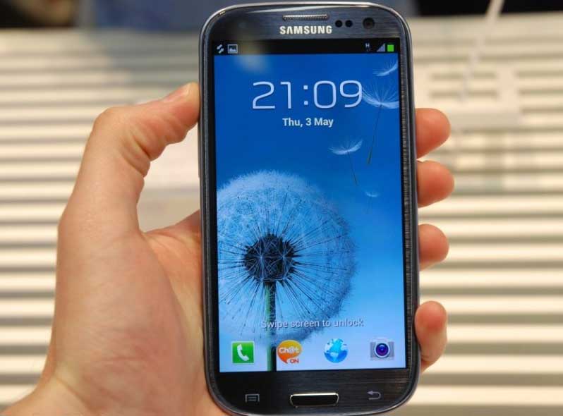 جدال چهار هسته ای: Samsung Galaxy S III vs HTC One X.